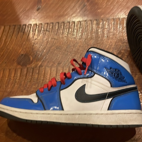 I grew out of them. They were sighed by a duoble a baseball team, like new - Picture 3 of 4